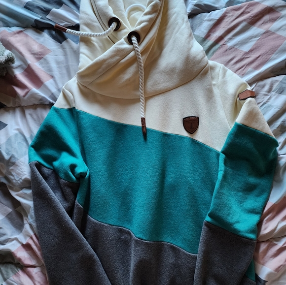 Wannakome Hoodie - Picture 2 of 5